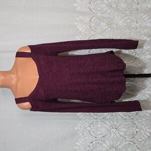 Daytrip Maroon Cold Shoulder Shirt/Top sz Medium